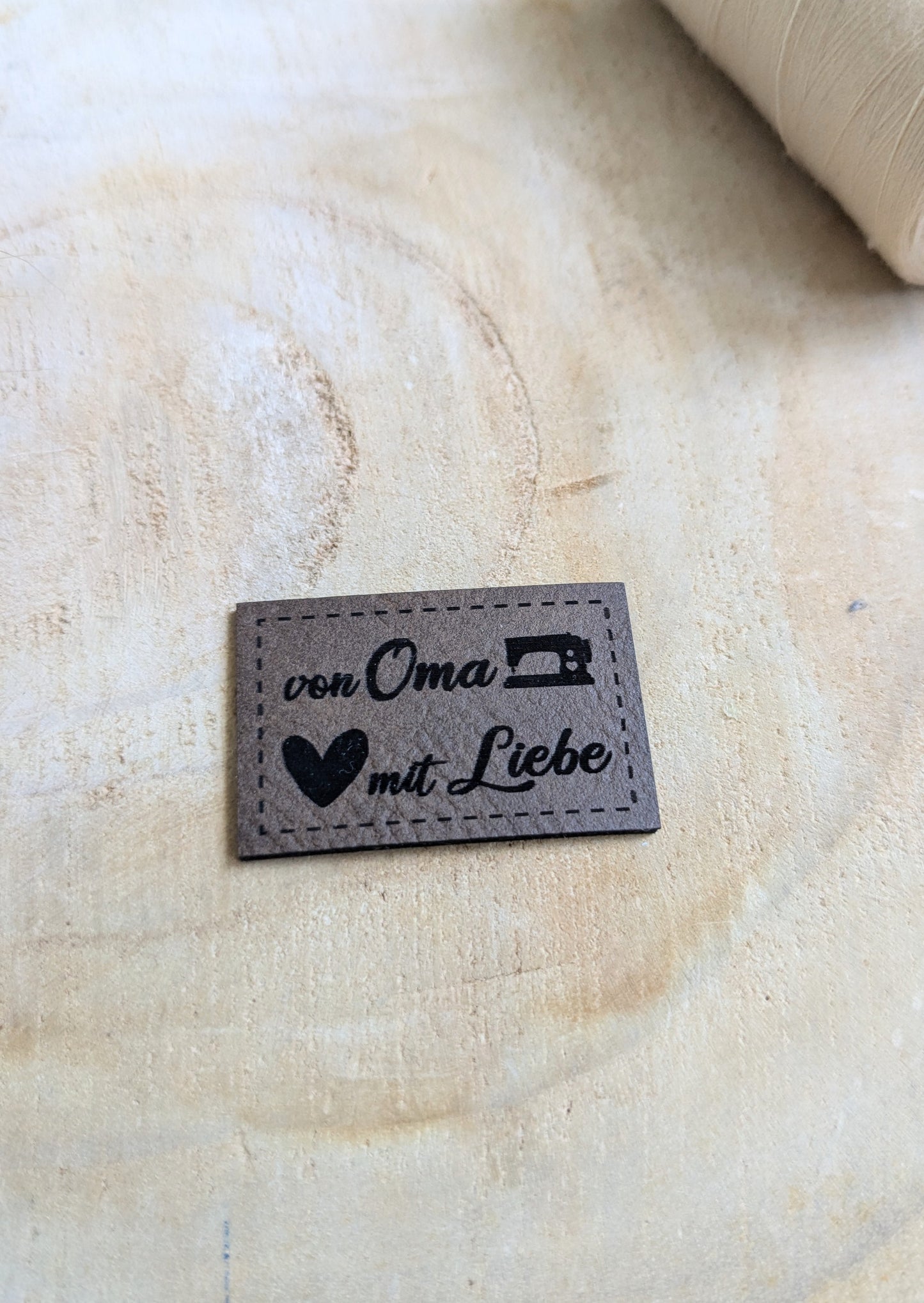 Kunstlederlabel von Oma mit Liebe